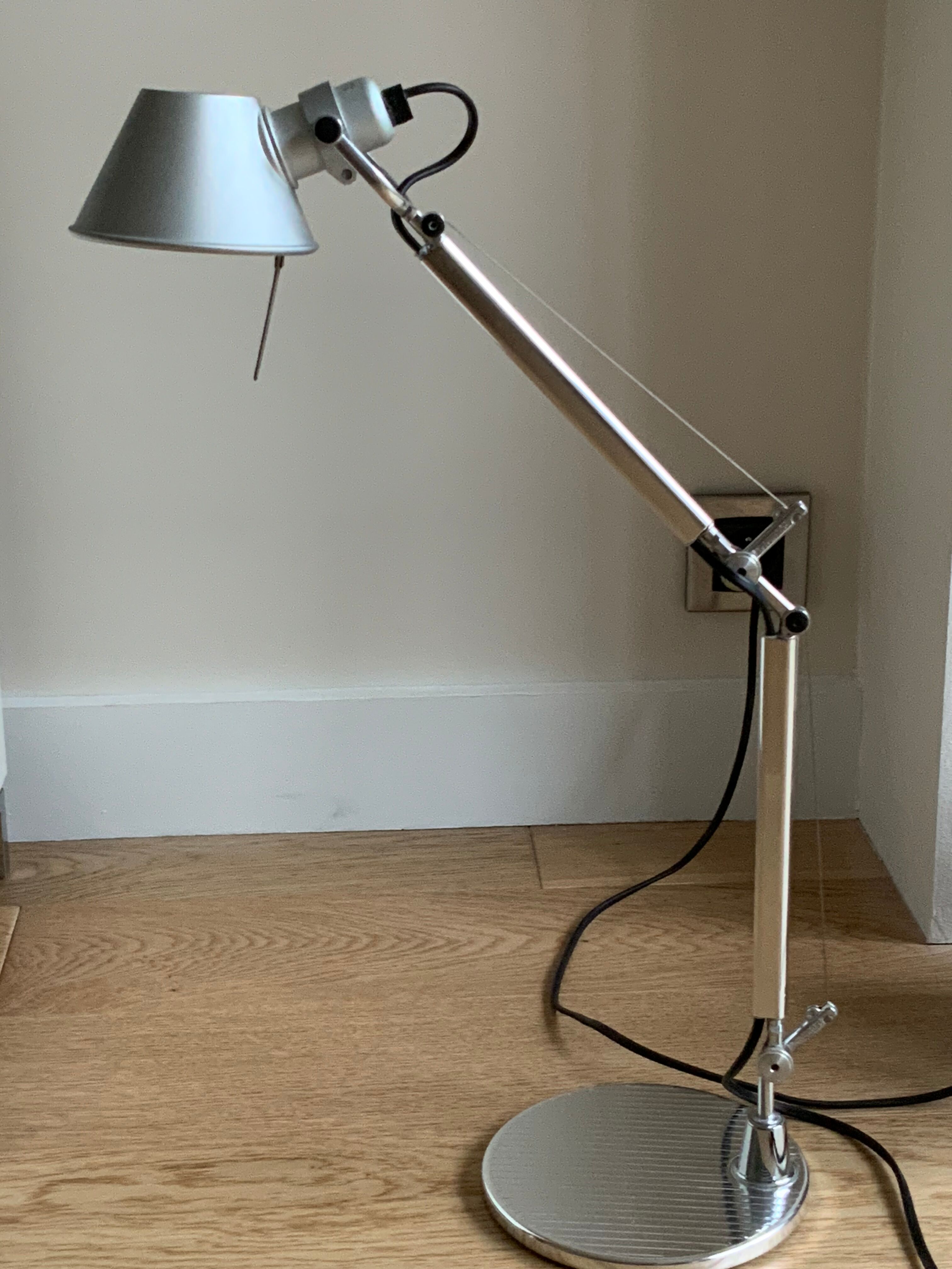 Tolomeo desk lamp