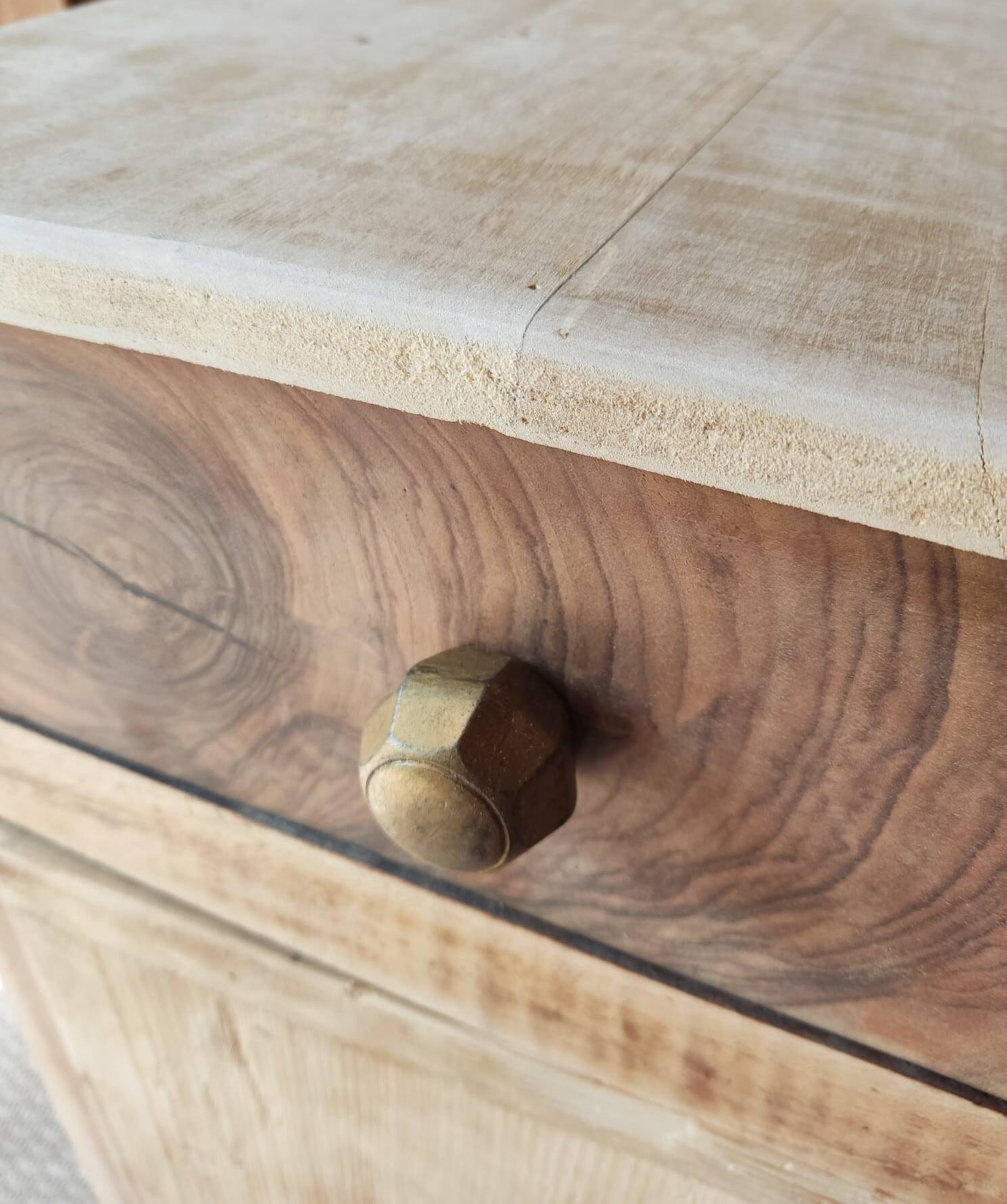 Chevet ancien en bois massif