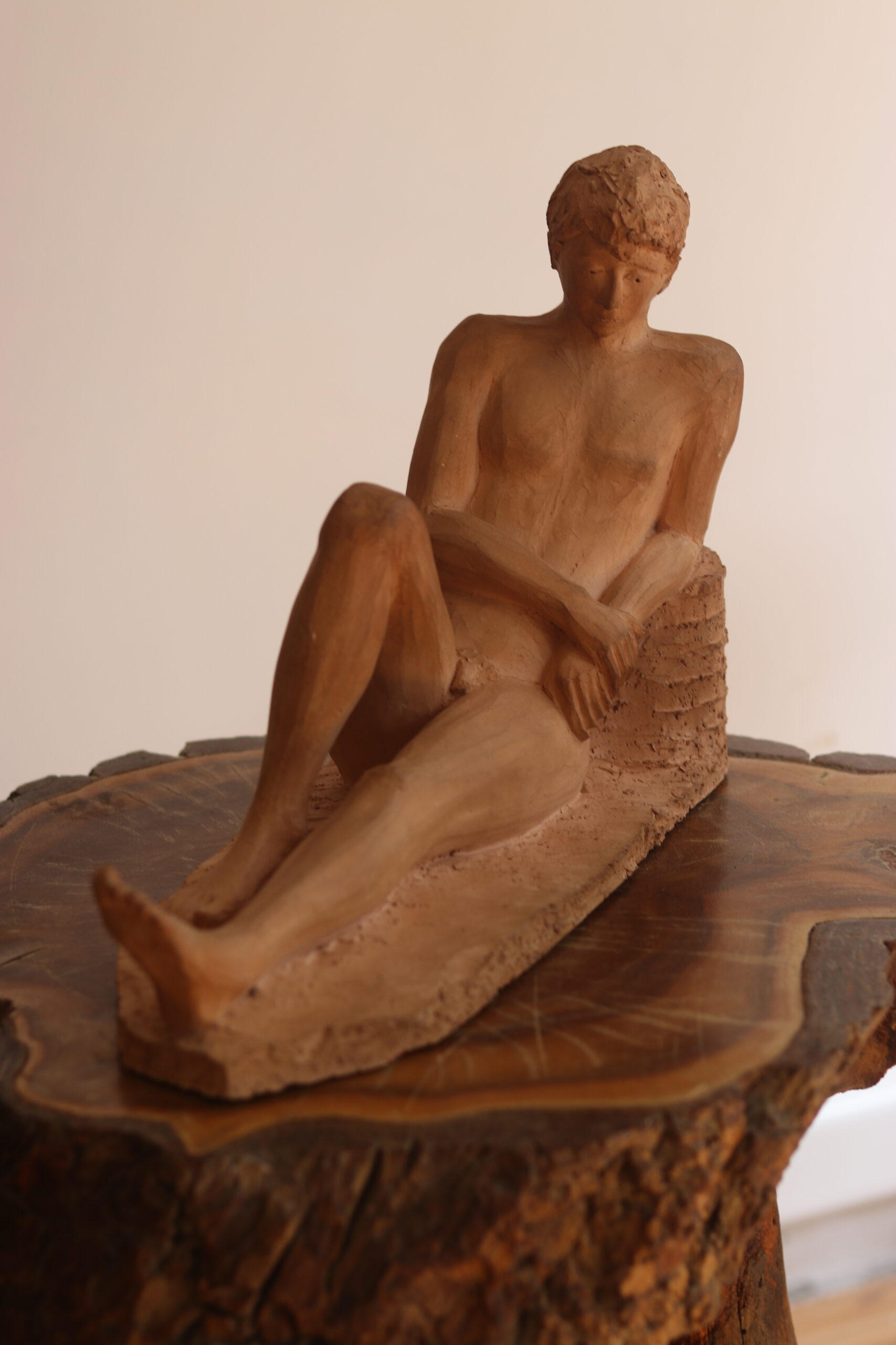 Terre cuite jeune homme nu allongé, 1988