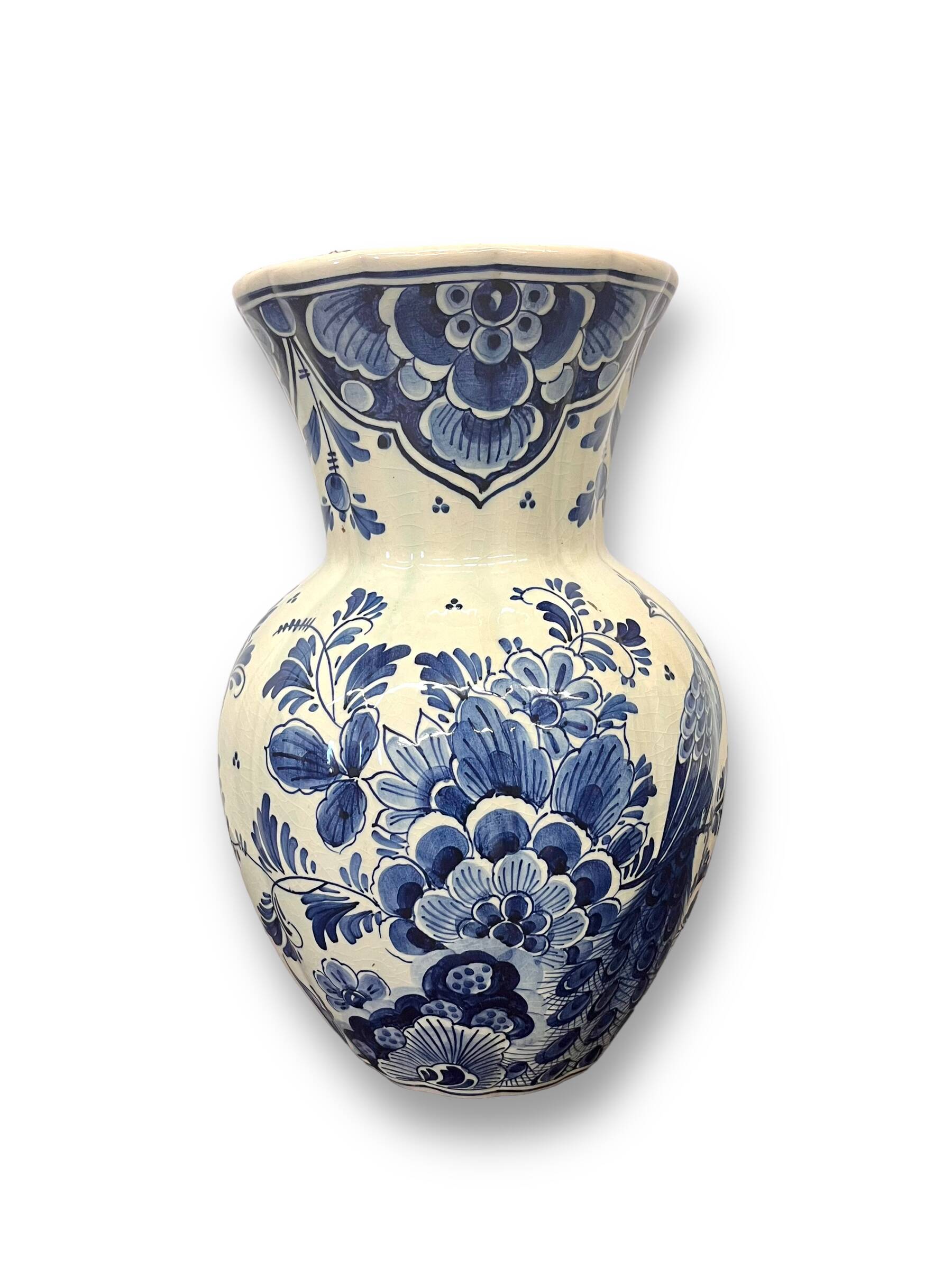 Vase with floral decorations and peacock-delft