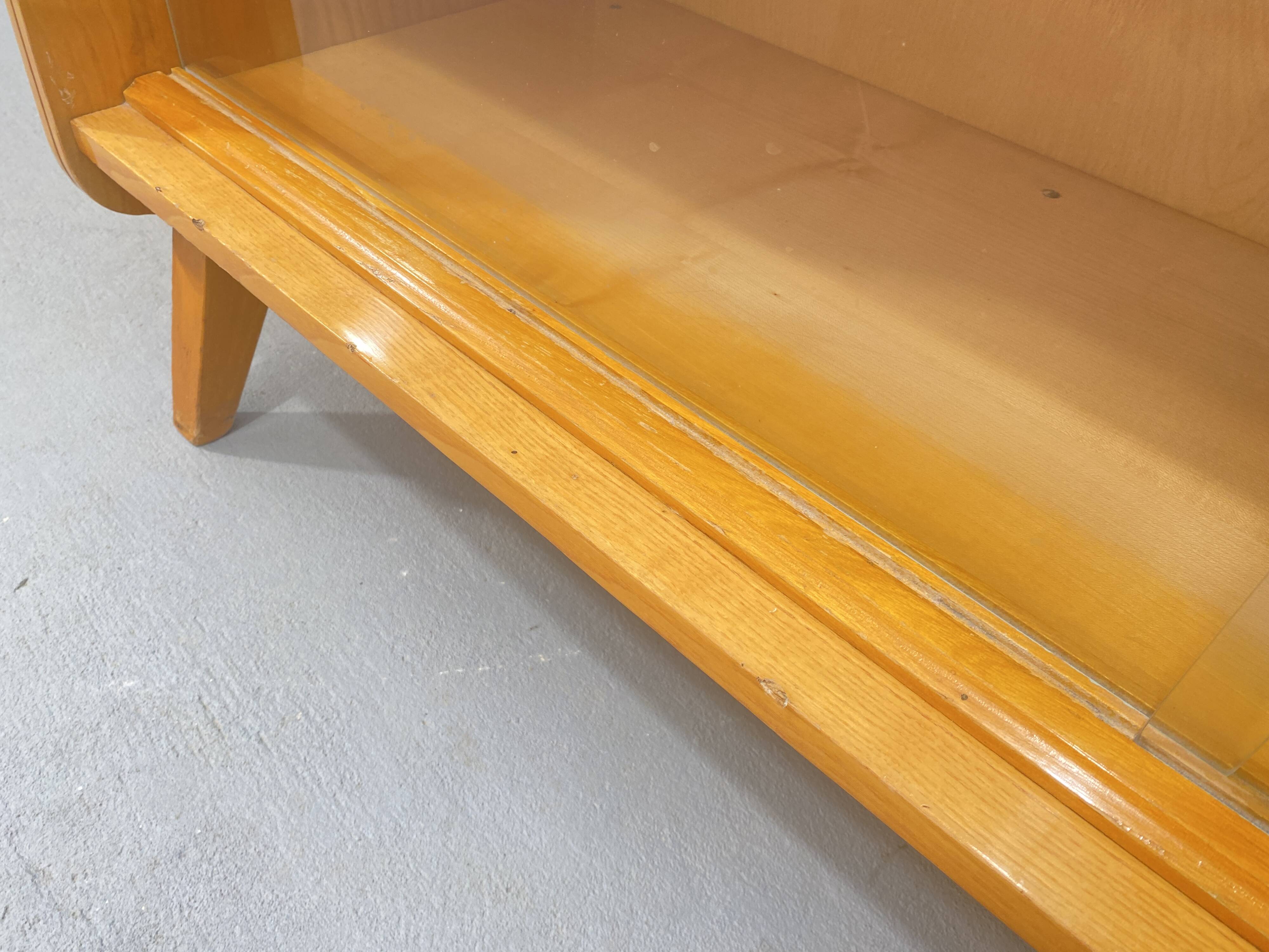 Bibliothèque vintage en noyer par František Jirák, 1960, Tchécoslovaquie