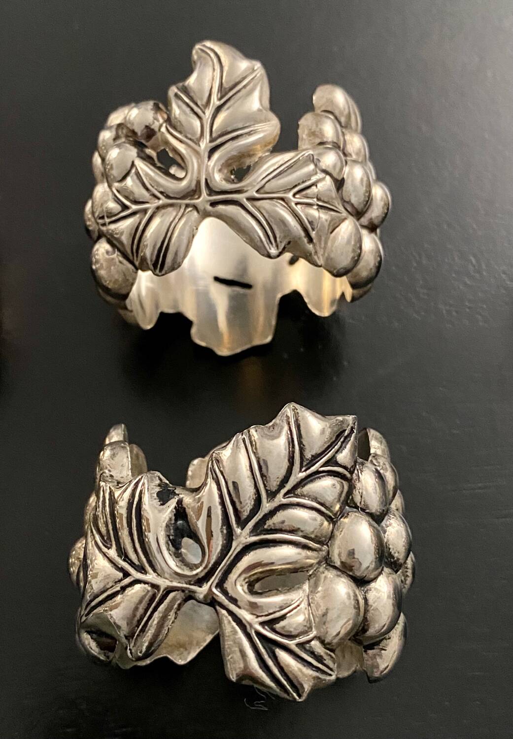 8 Silea France napkin rings grape pattern