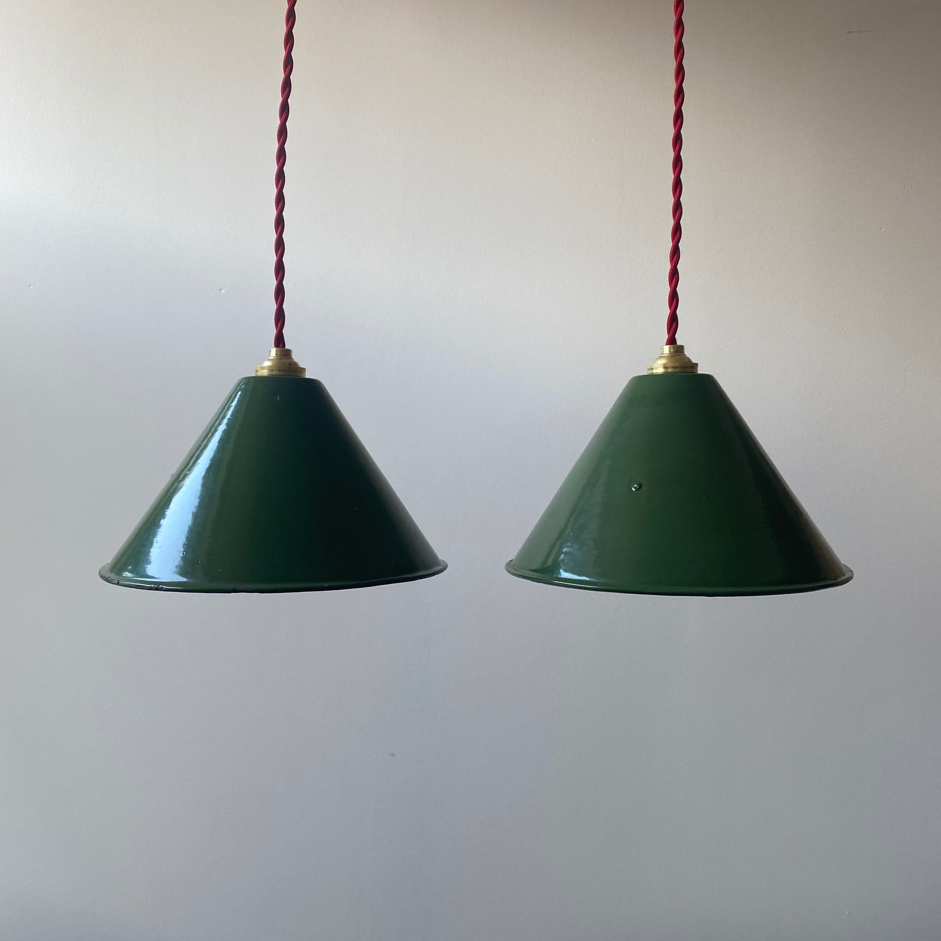 Lot 2 industrial suspensions green emaillees 20 cm