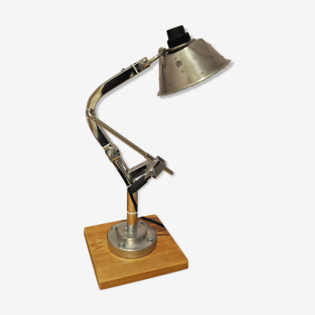 Lampe articulée et pivotante industrielle