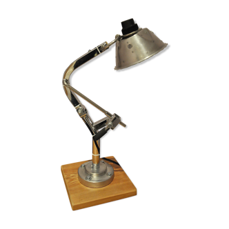 Articulated and swivel lamp