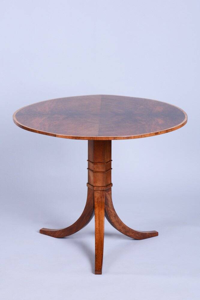 Biedermeier Coffee Table in Walnut, Austria, 1830s