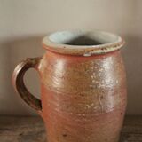 Terracotta pot with rounded handle