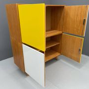 Armoire U-450 en placage de chêne, variante jaune et blanc, Jiří Jiroutek pour Inte
