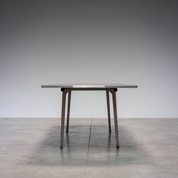 Friso Kramer pour Ahrend de Cirkel Table industrielle Ocatgon