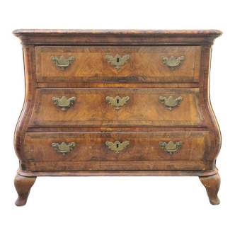 Dutch walnut chest of drawers epoch 18th century