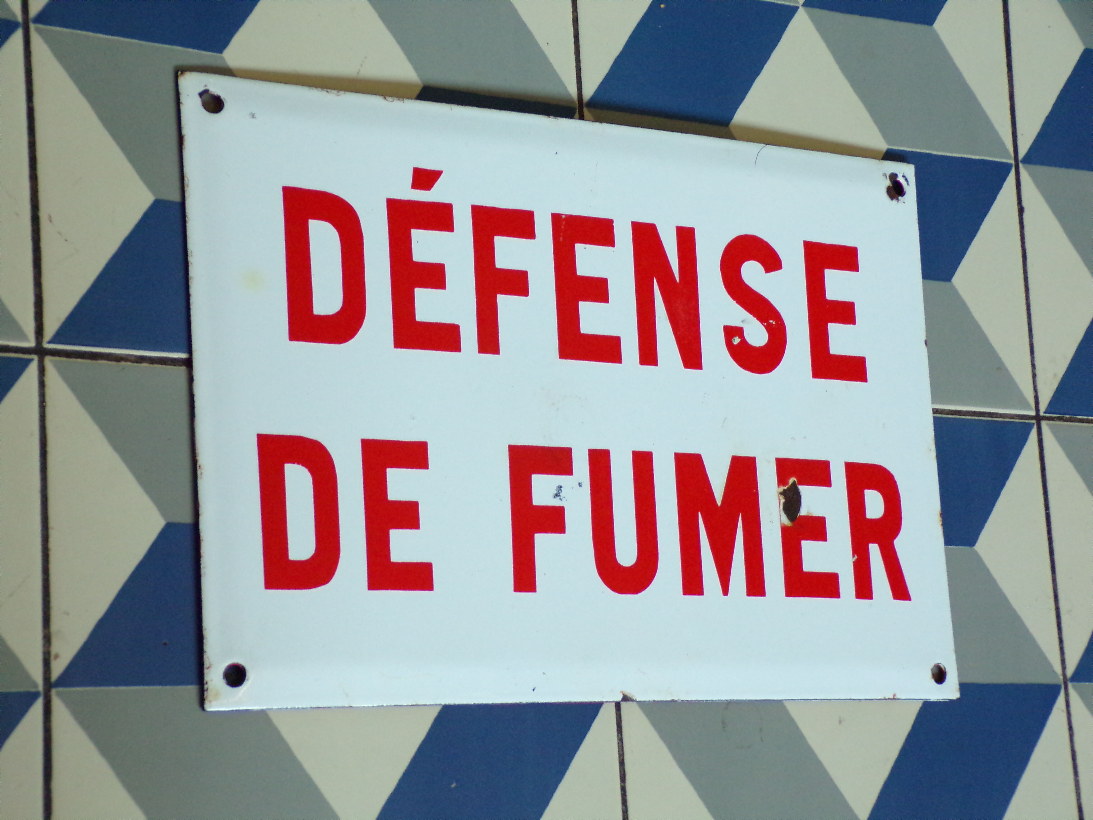 Enamelled sheet metal sheet smoking defense