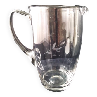 Cruche à eau , carafe en verre soufflé , décor gravé