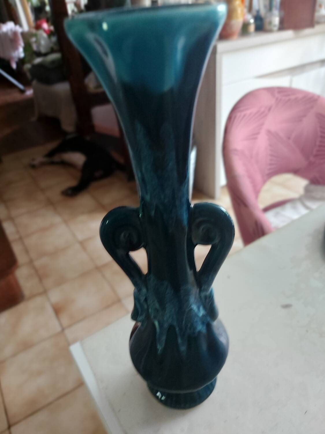 Slim single-flower vase in navy blue enamel