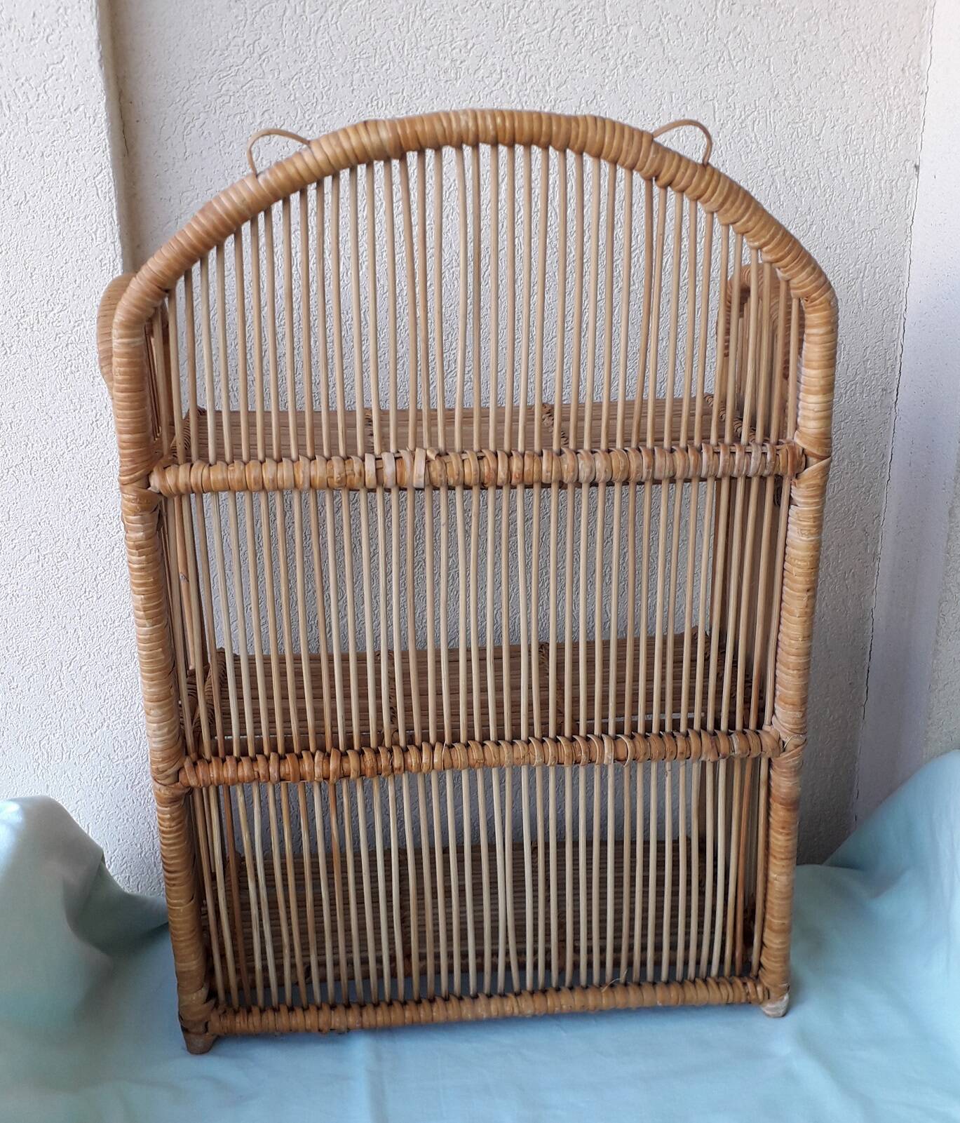 Étagère murale en rotin