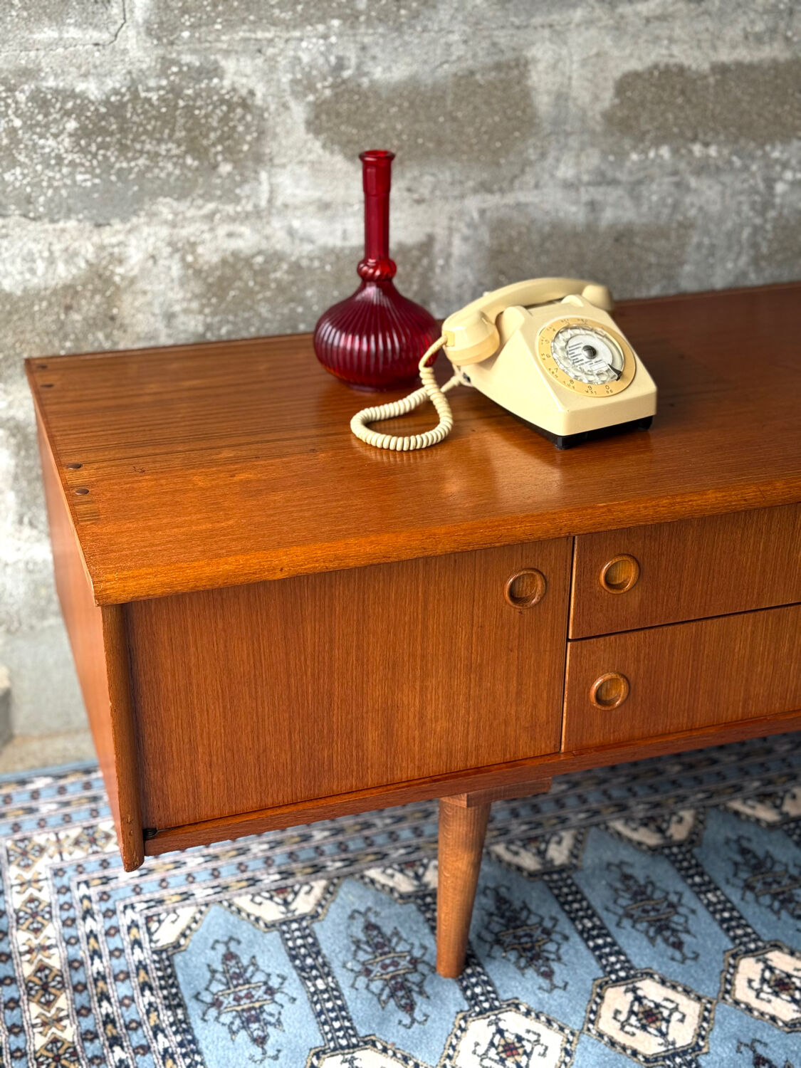 Scandinavian low sideboard in teak, 1970.