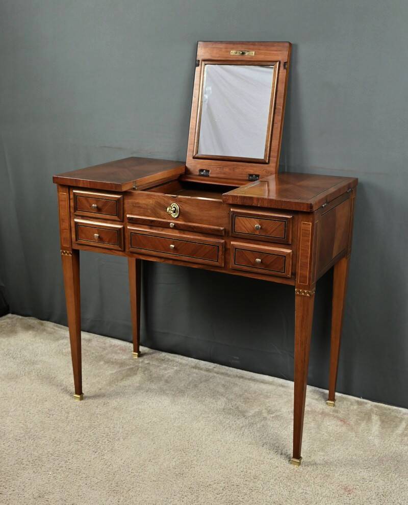 Coiffeuse en Marqueterie de Bois de Rose, style Louis XVI – 1ère partie XXe