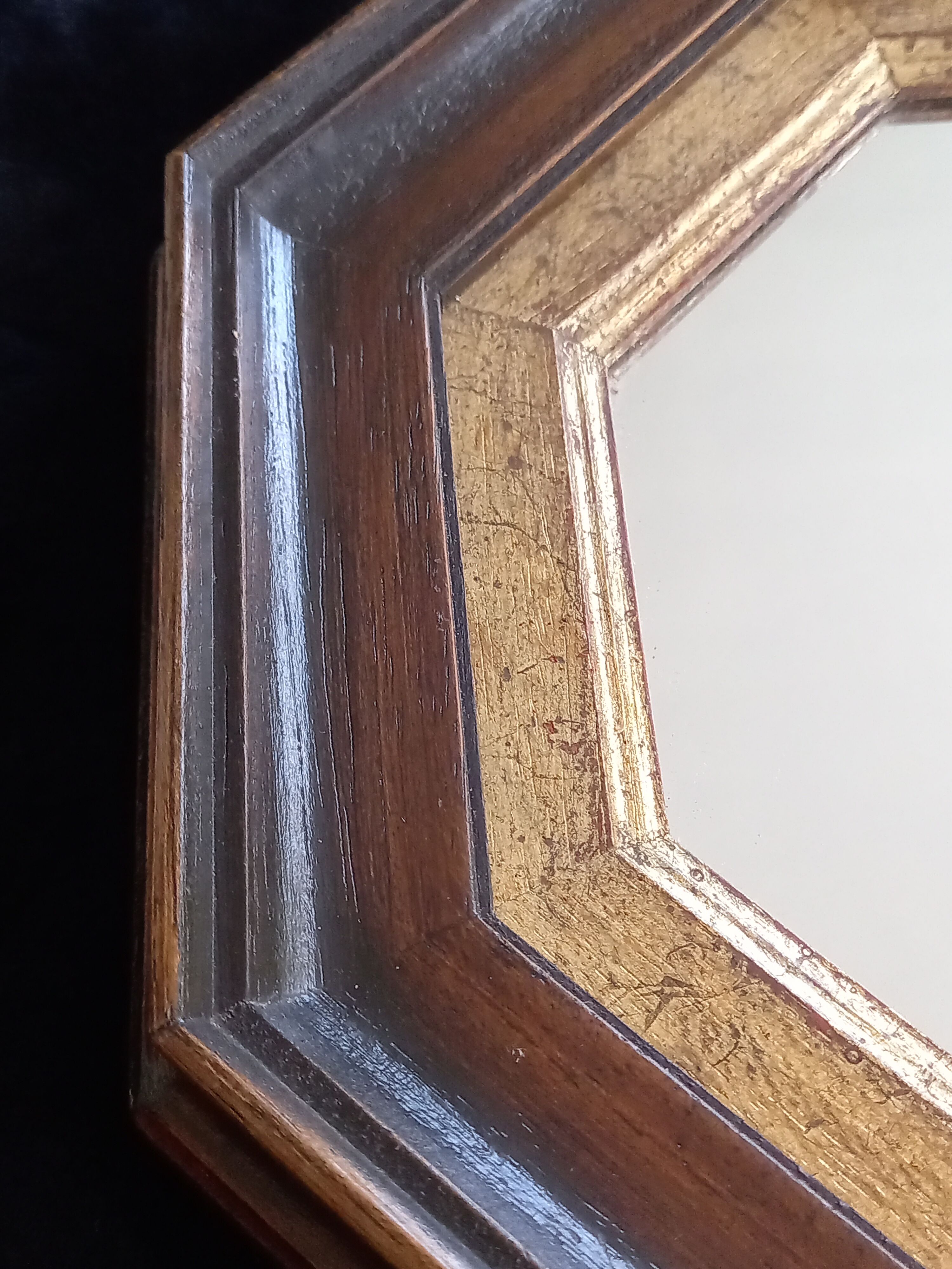 Octagonal renaissance mirror in oak and gold, 28 cm