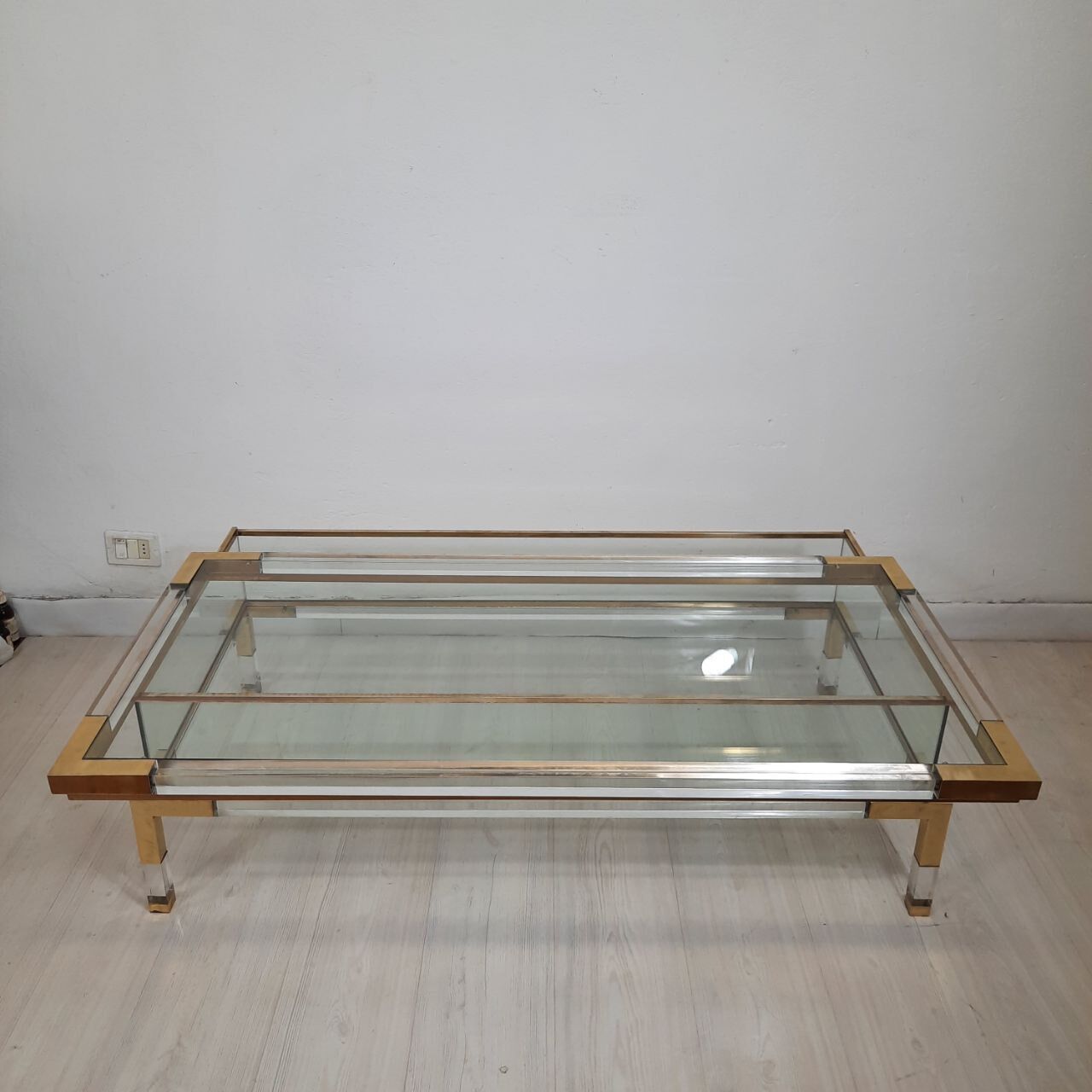 Coffee table with sliding shelf in lucite, brass and glass, Hollywood Regency