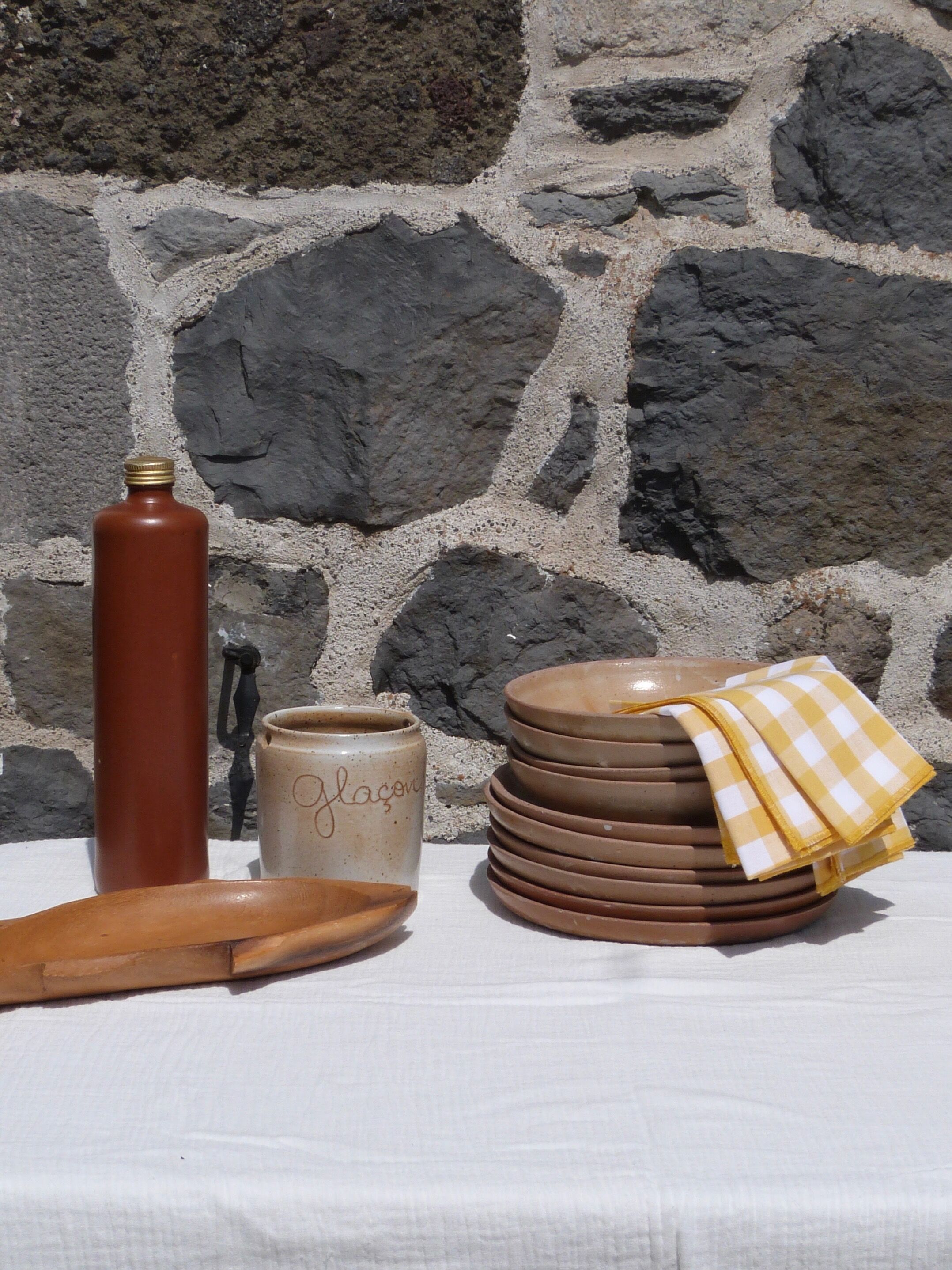 Set of 4 hollow sandstone plates