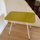 Table jaune à motifs Michael Samuels