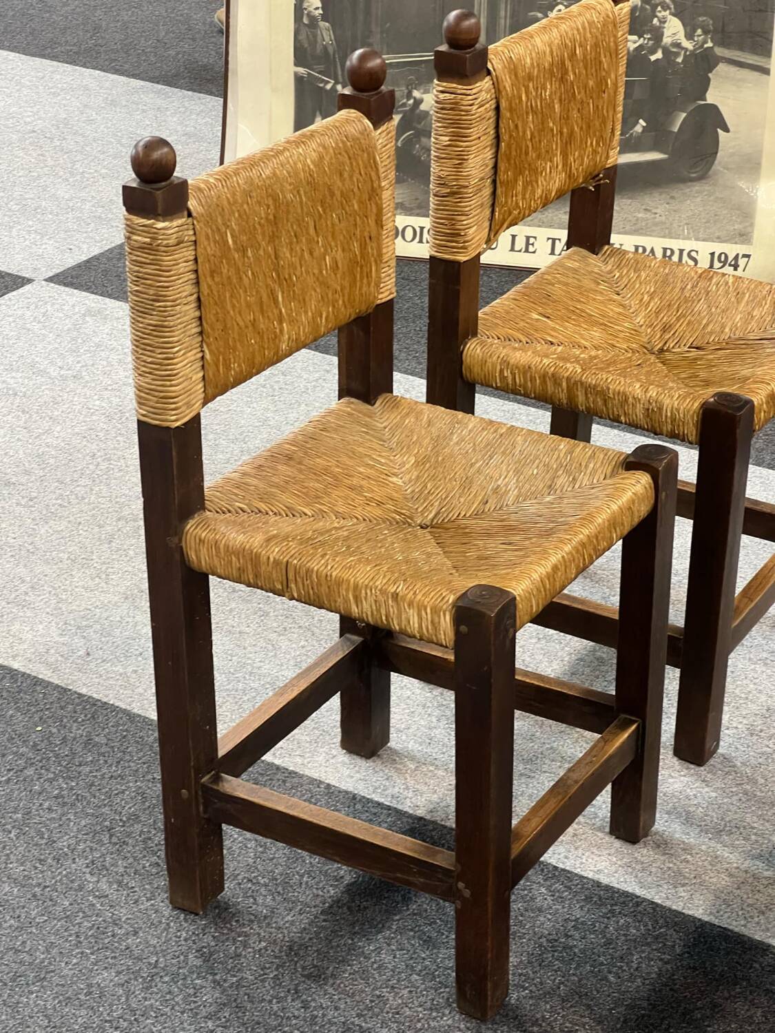 4 brutalist chairs in straw and wood