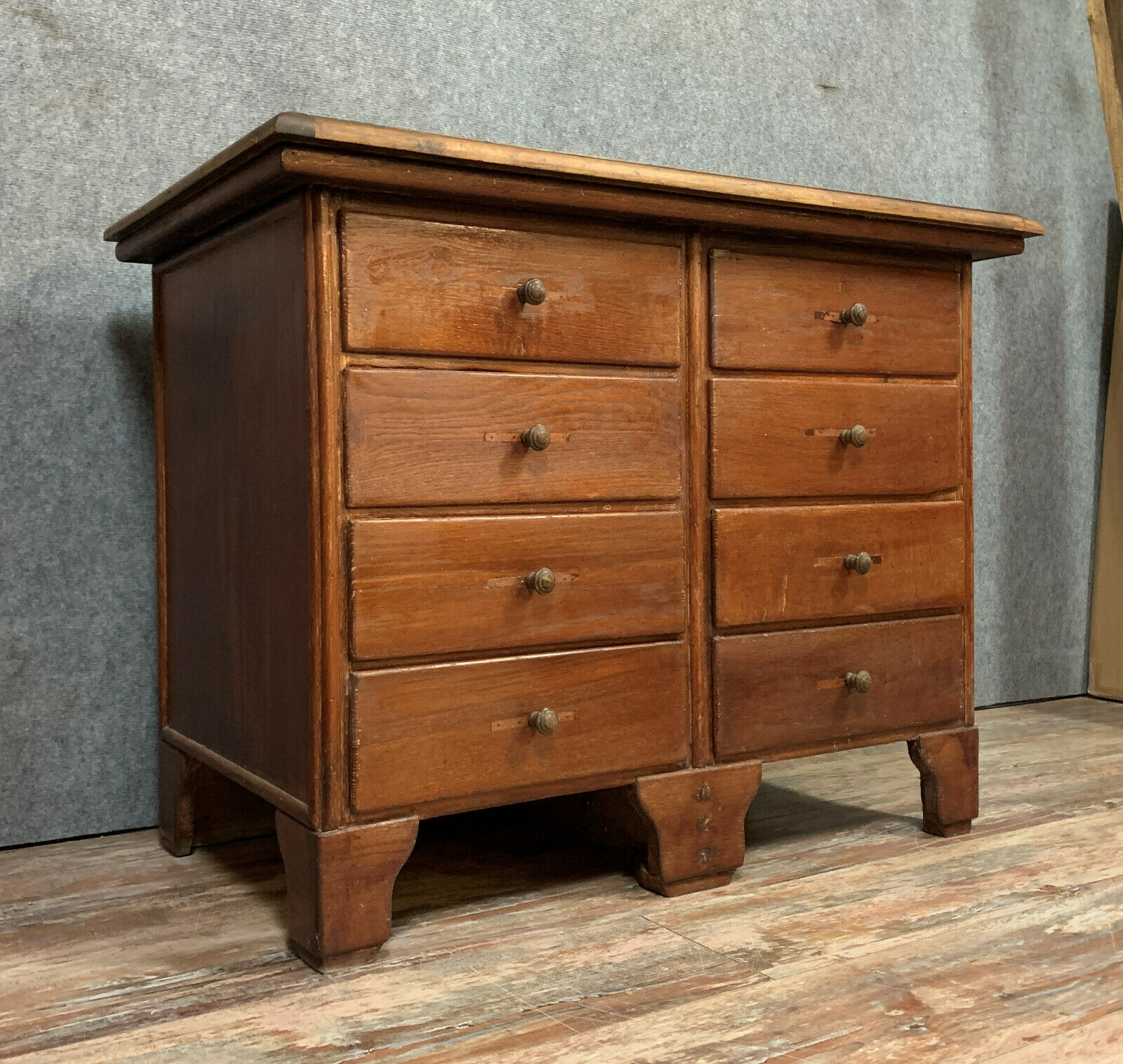 Commode ou comptoir de magasin en peuplier vers 1880-1900