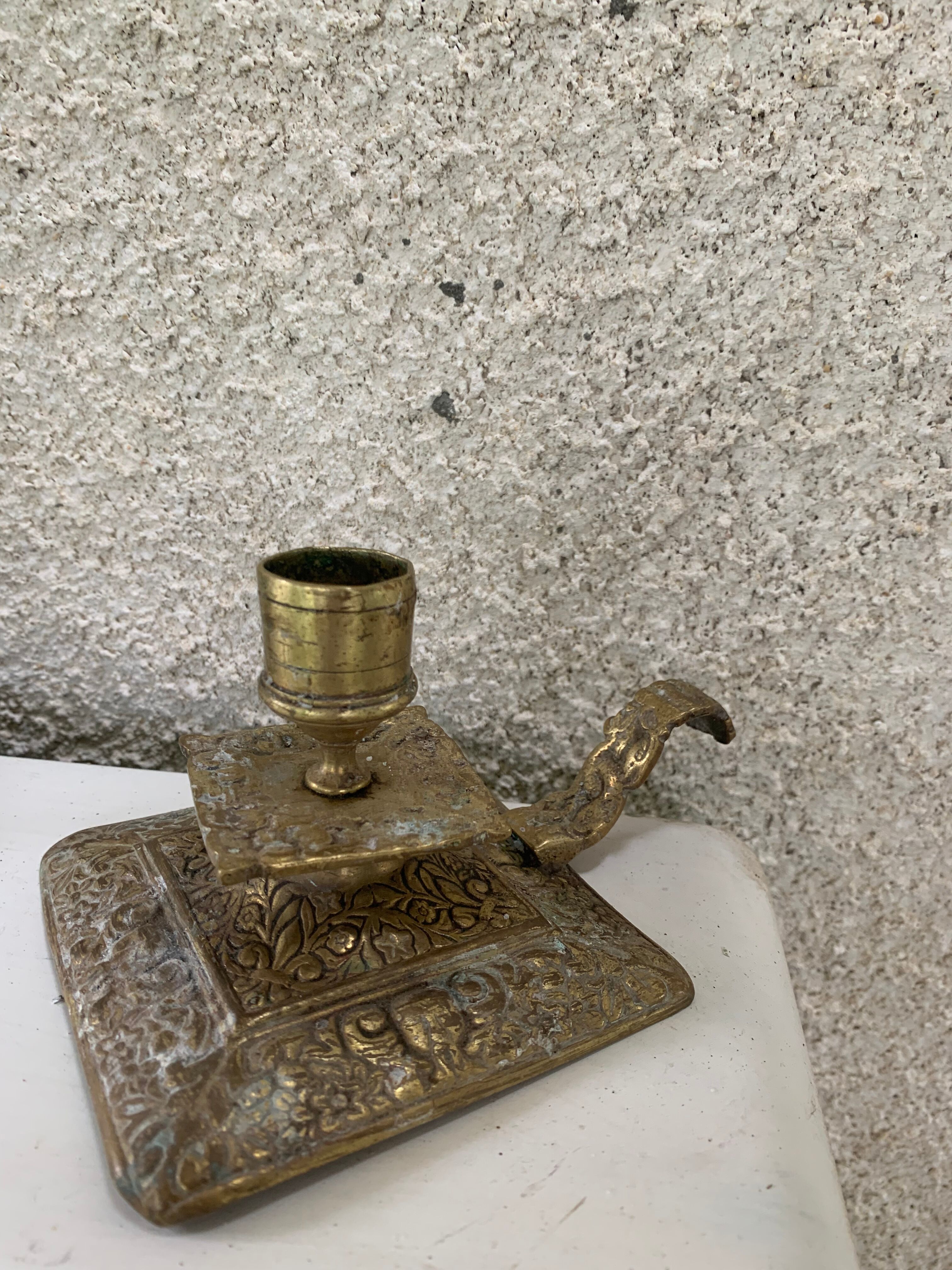 Cellar rat candlestick in gilded brass chised flower pattern, foliage and old face