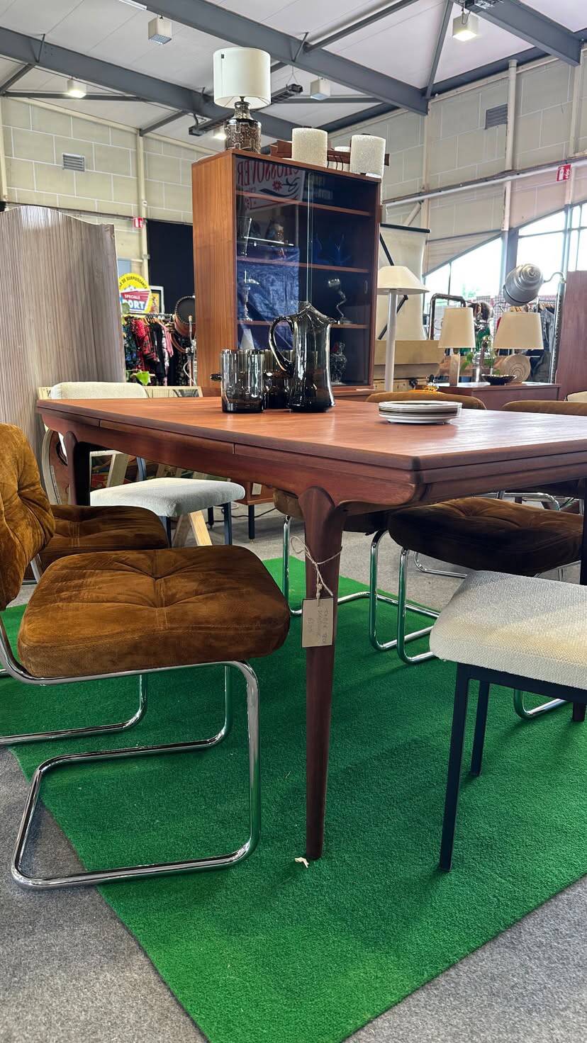 Chaises daim cognac Roche Bobois