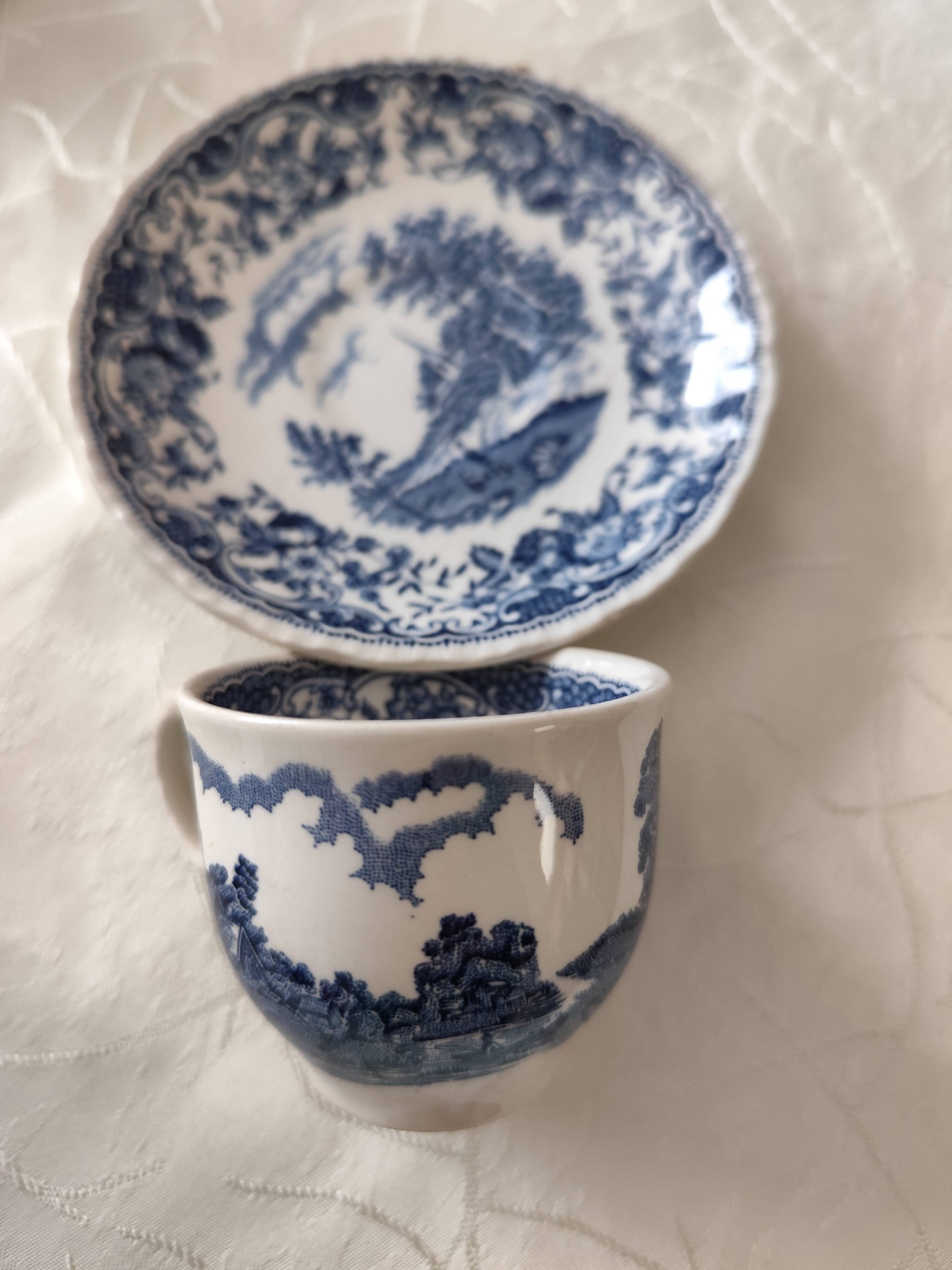 Tasses et sous-tasses Royal Tudor