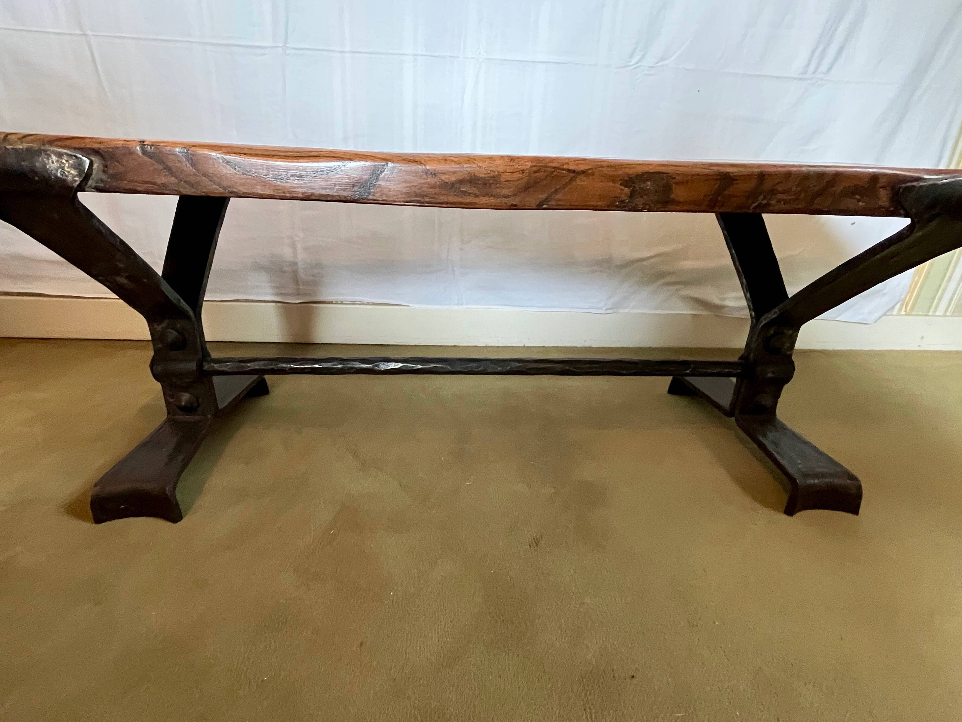 Vintage coffee table in solid wood and wrought iron.