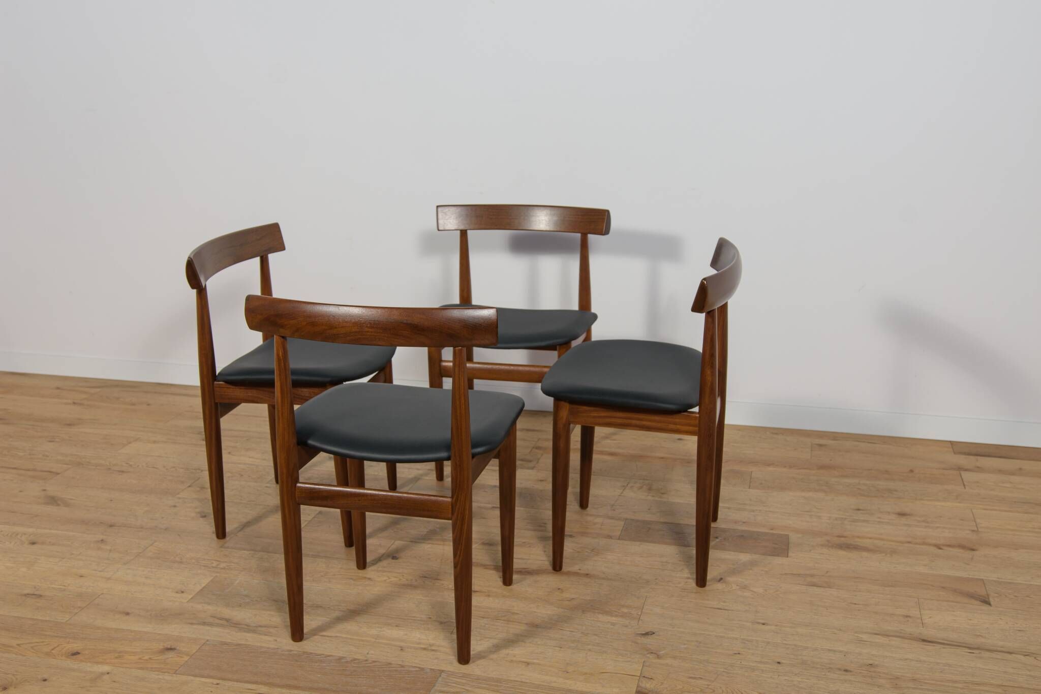 Mid-Century Teak Dining Table & Chairs by Hans Olsen for Frem Røjle.