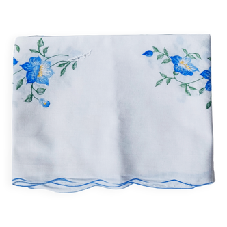 Small flowery tablecloth