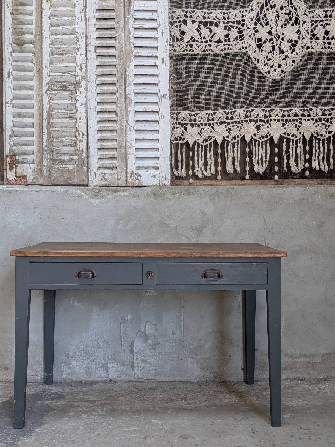 Table / desk