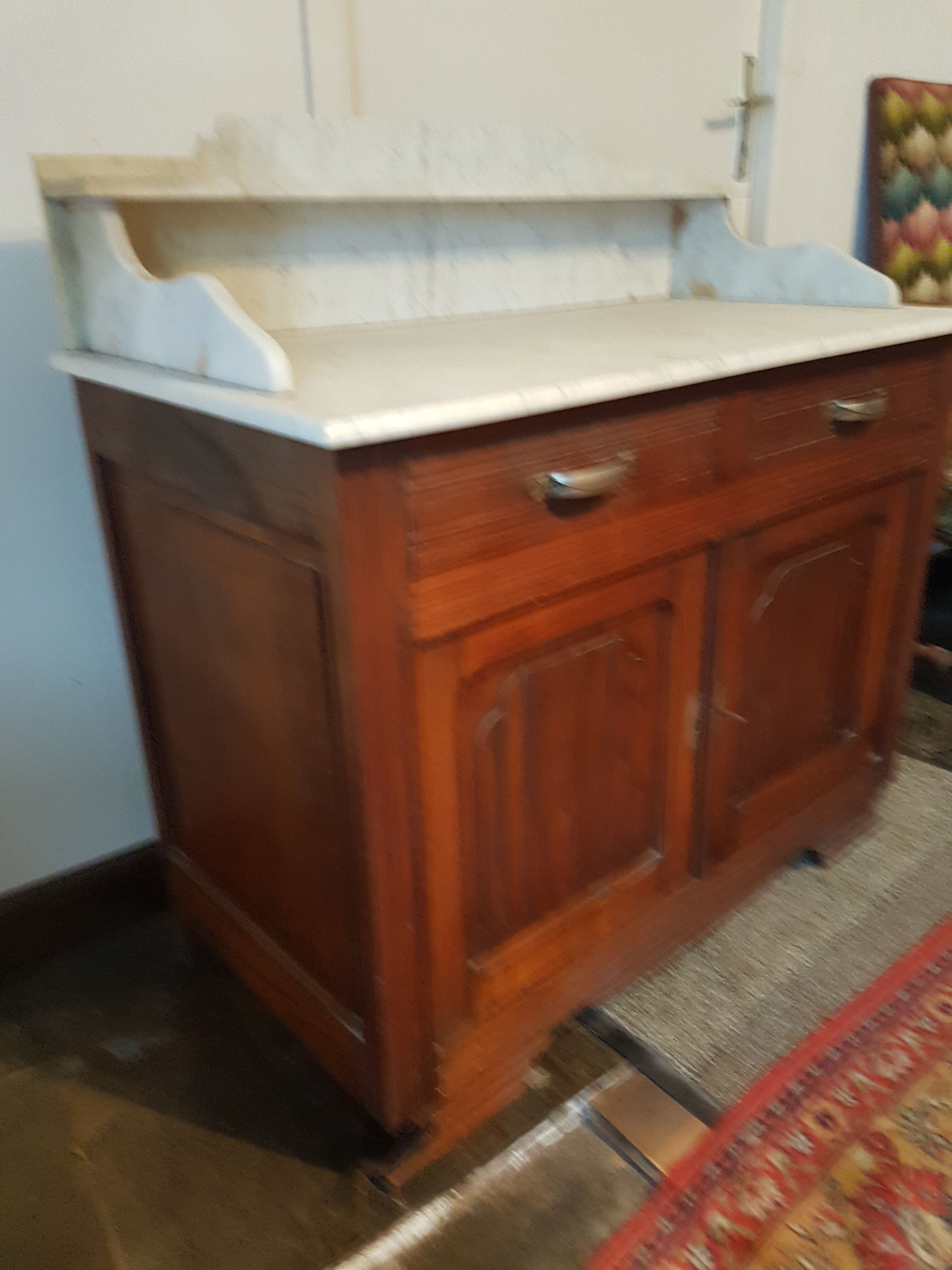 Toilet/dressing table