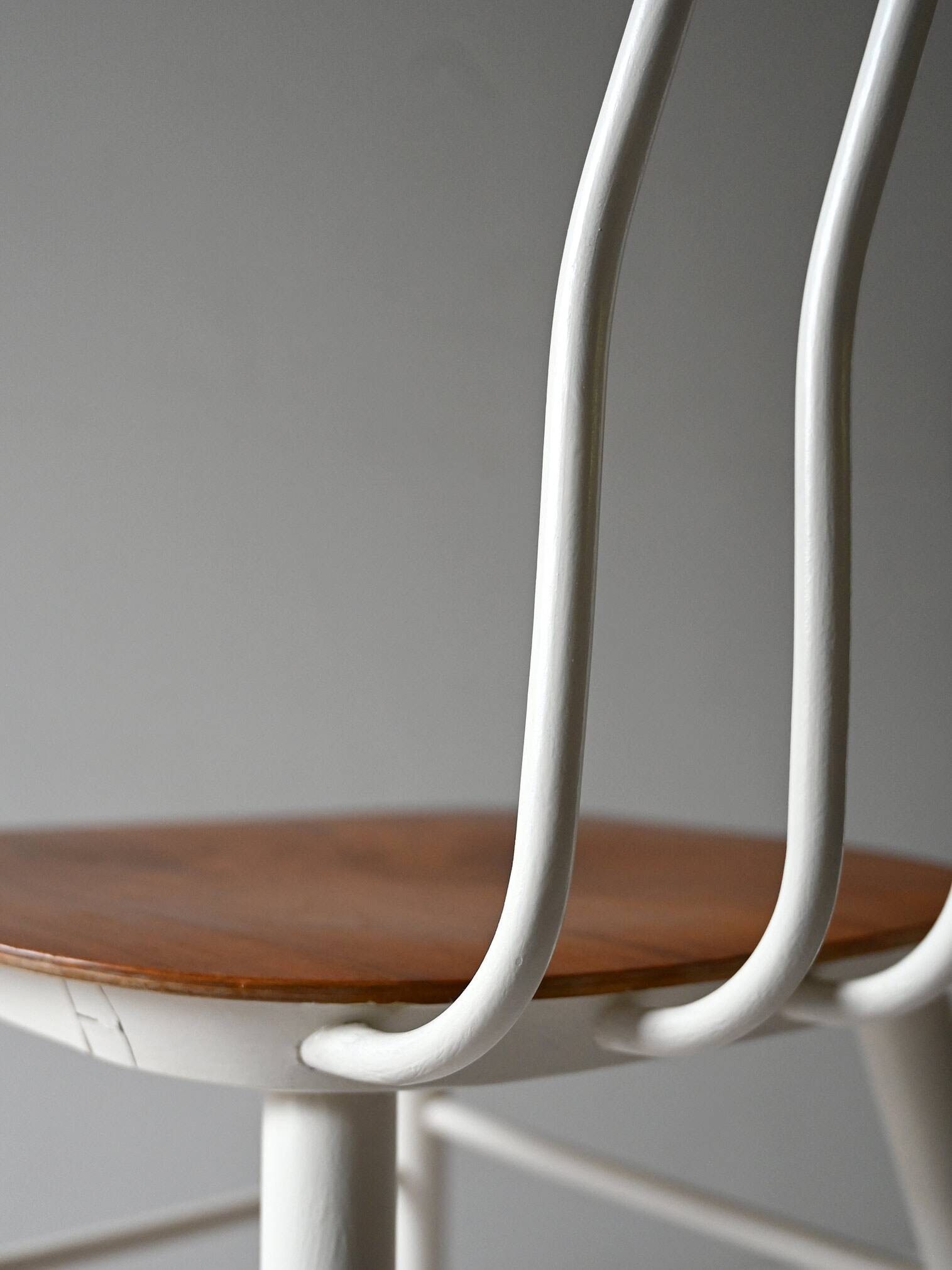 Paire de chaises nordiques en bois