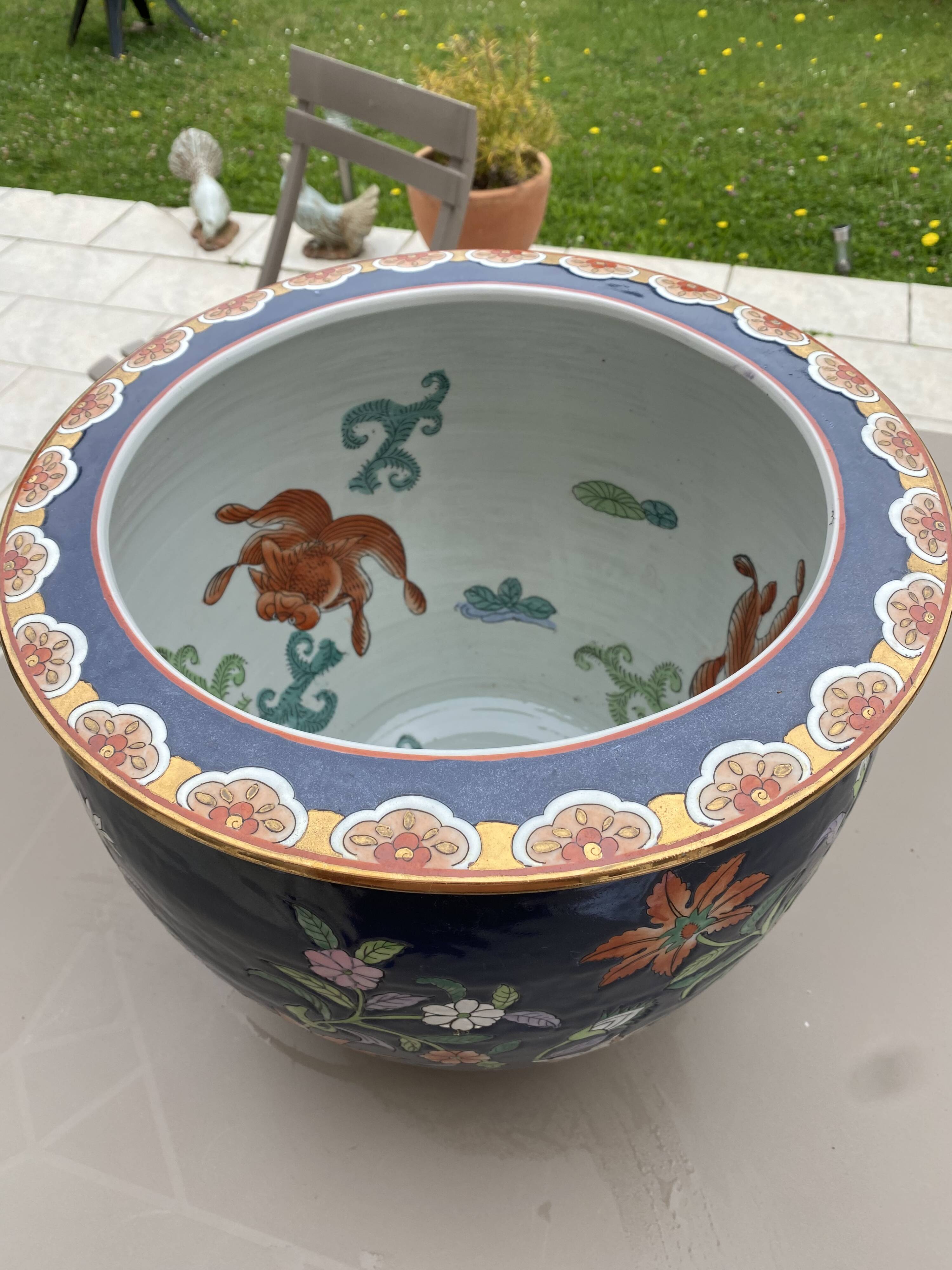 Plant pot / fish pot