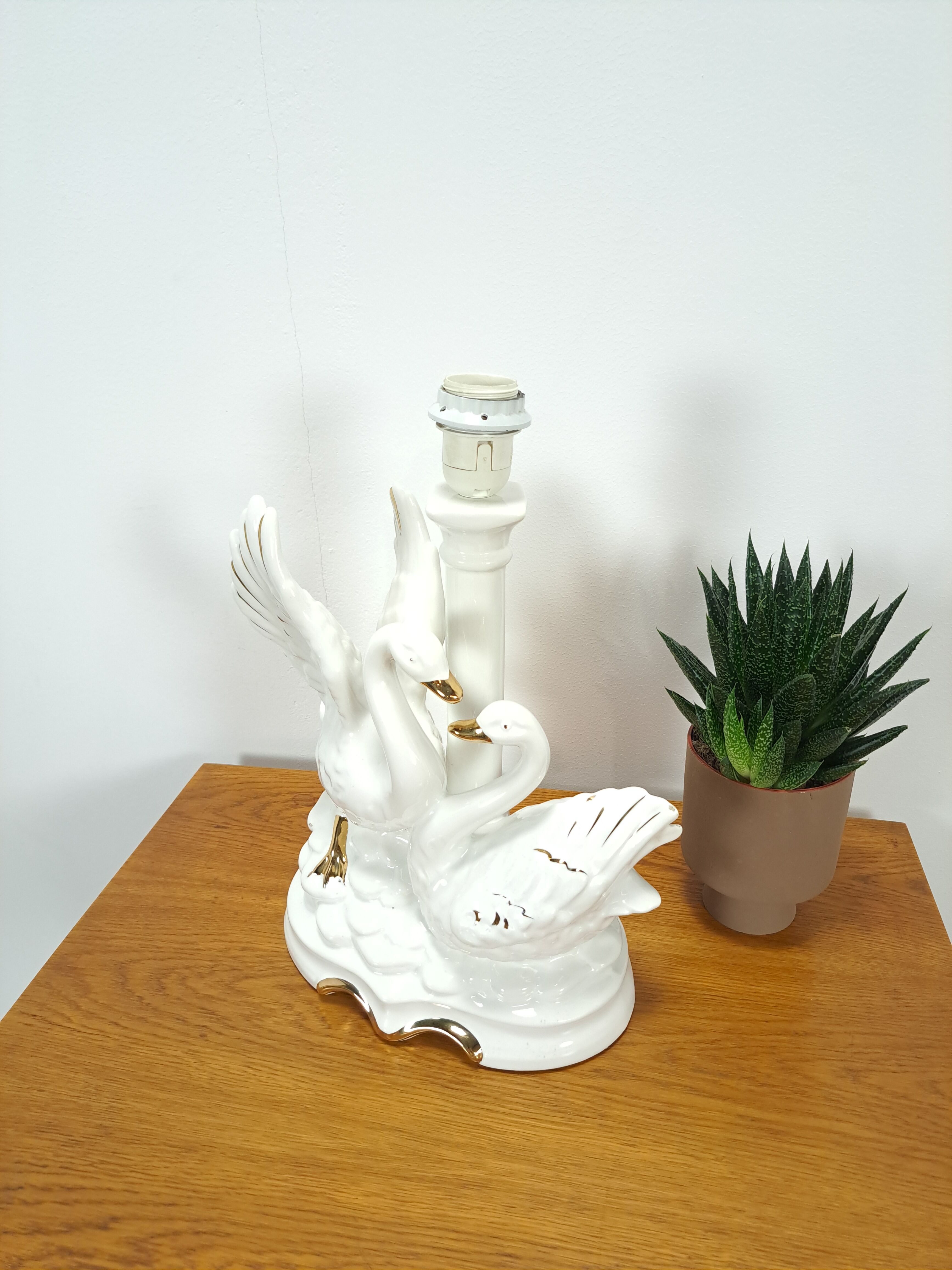 Porcelain lamp swans with vintage gold details