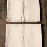 A set of 2 white linen napkins with GD monograms