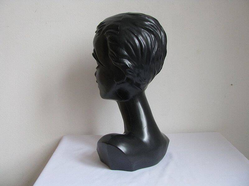 Twiggy hat head 1970