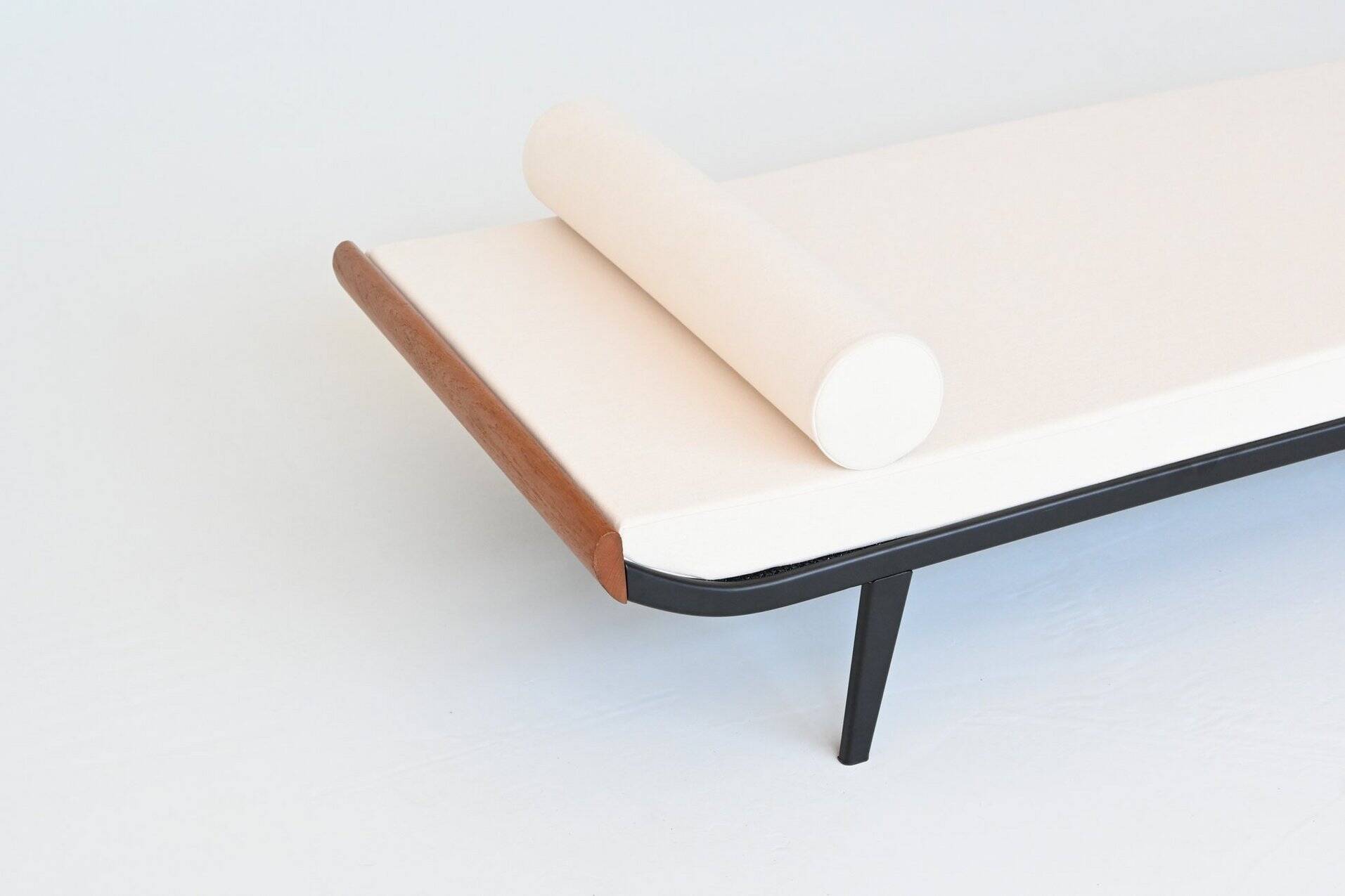 Dick Cordemeyer Lit de repos Cléopâtre en lin blanc Auping Pays-Bas 1954