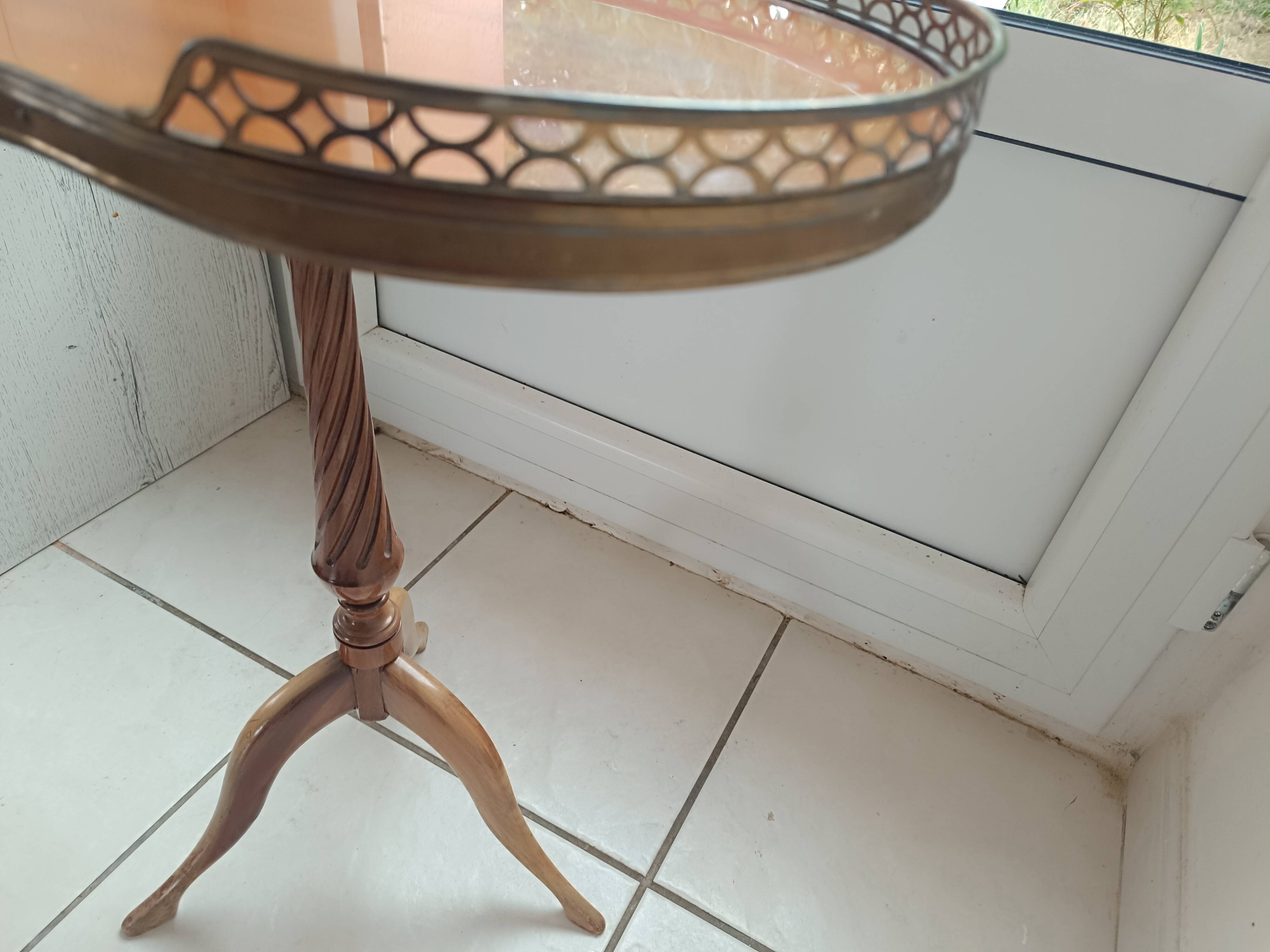 Mahogany tripod pedestal table