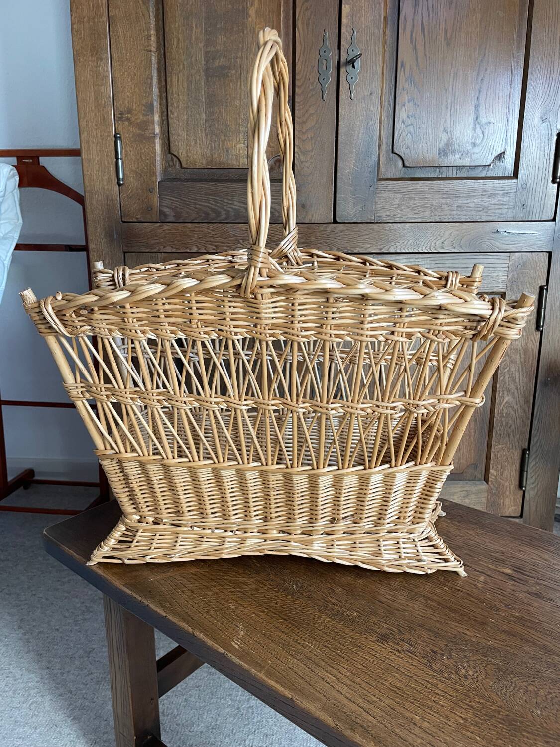 Rattan magazine rack