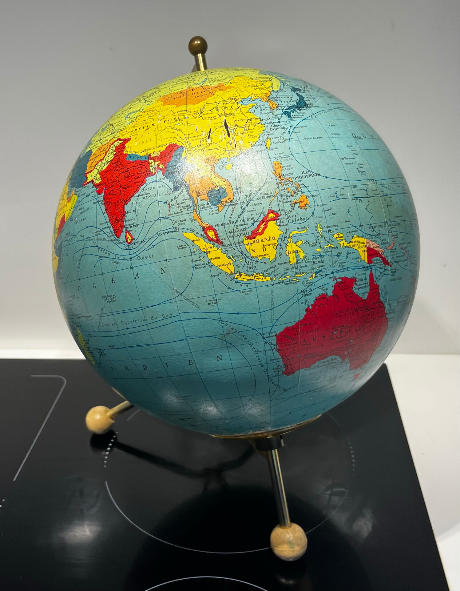 Globe terrestre tripode 1969