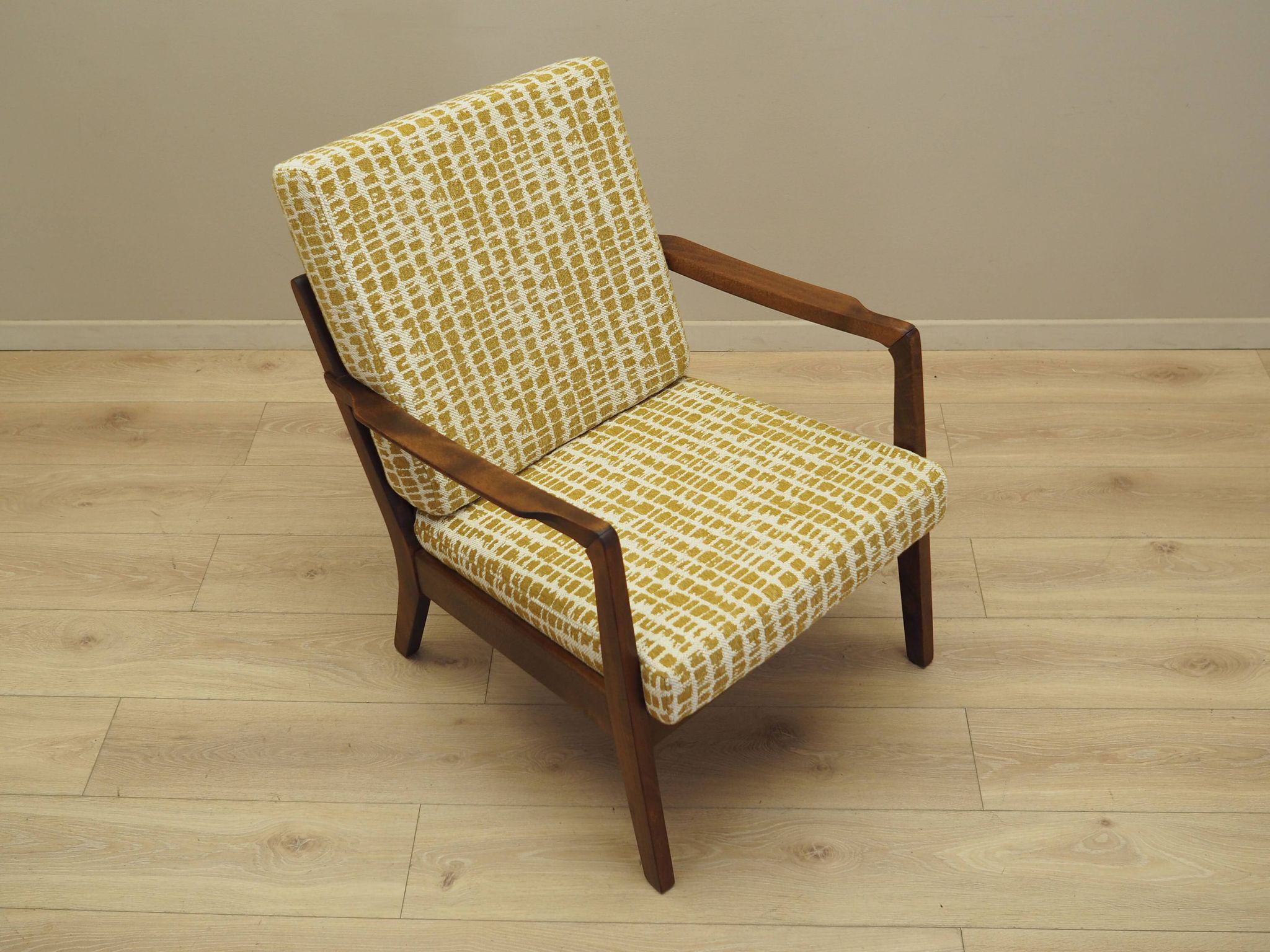 Fauteuil en hêtre, design danois, années 1970, production : Danemark