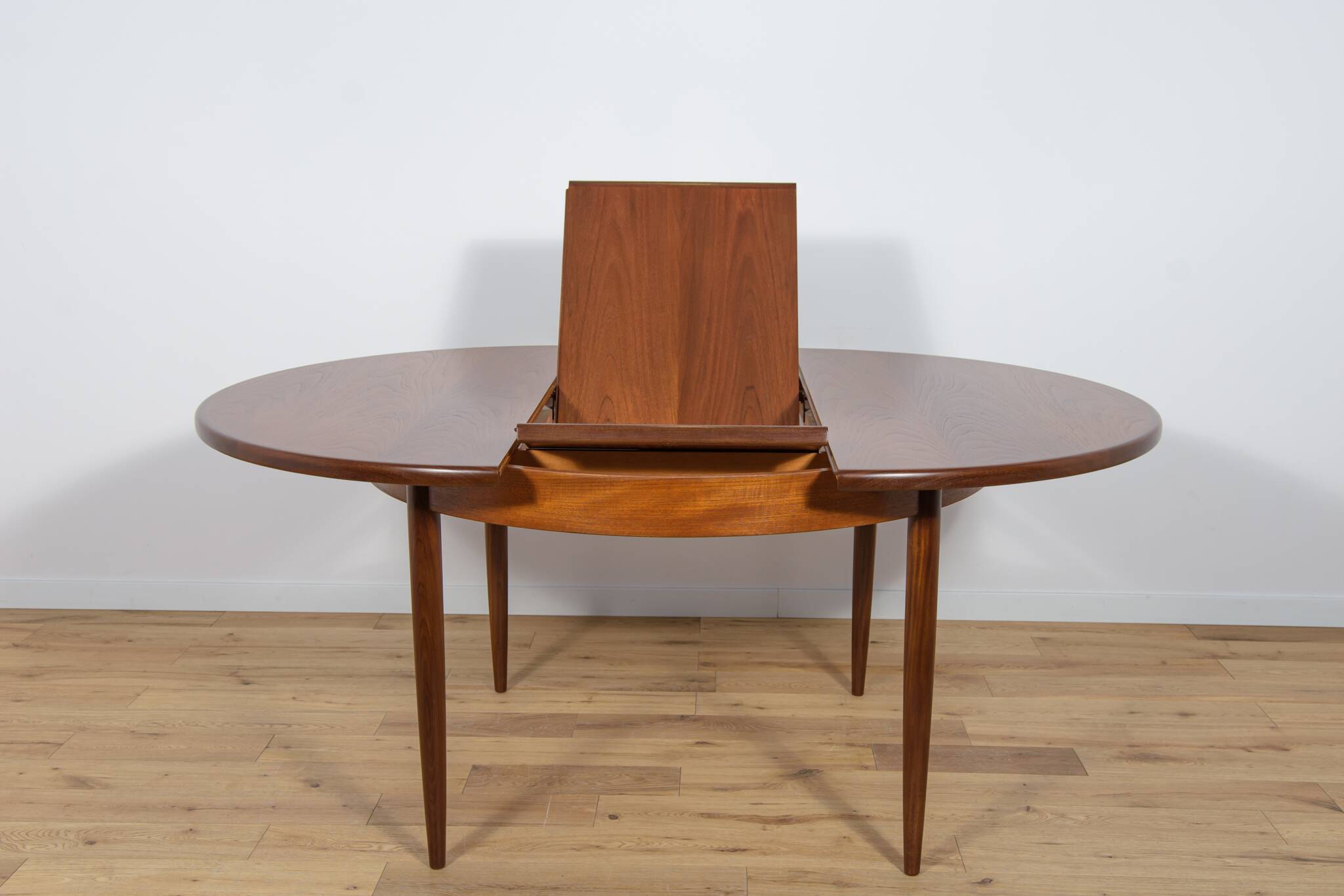 Mid-century teak round fresco dining table from g-plan, 1960s