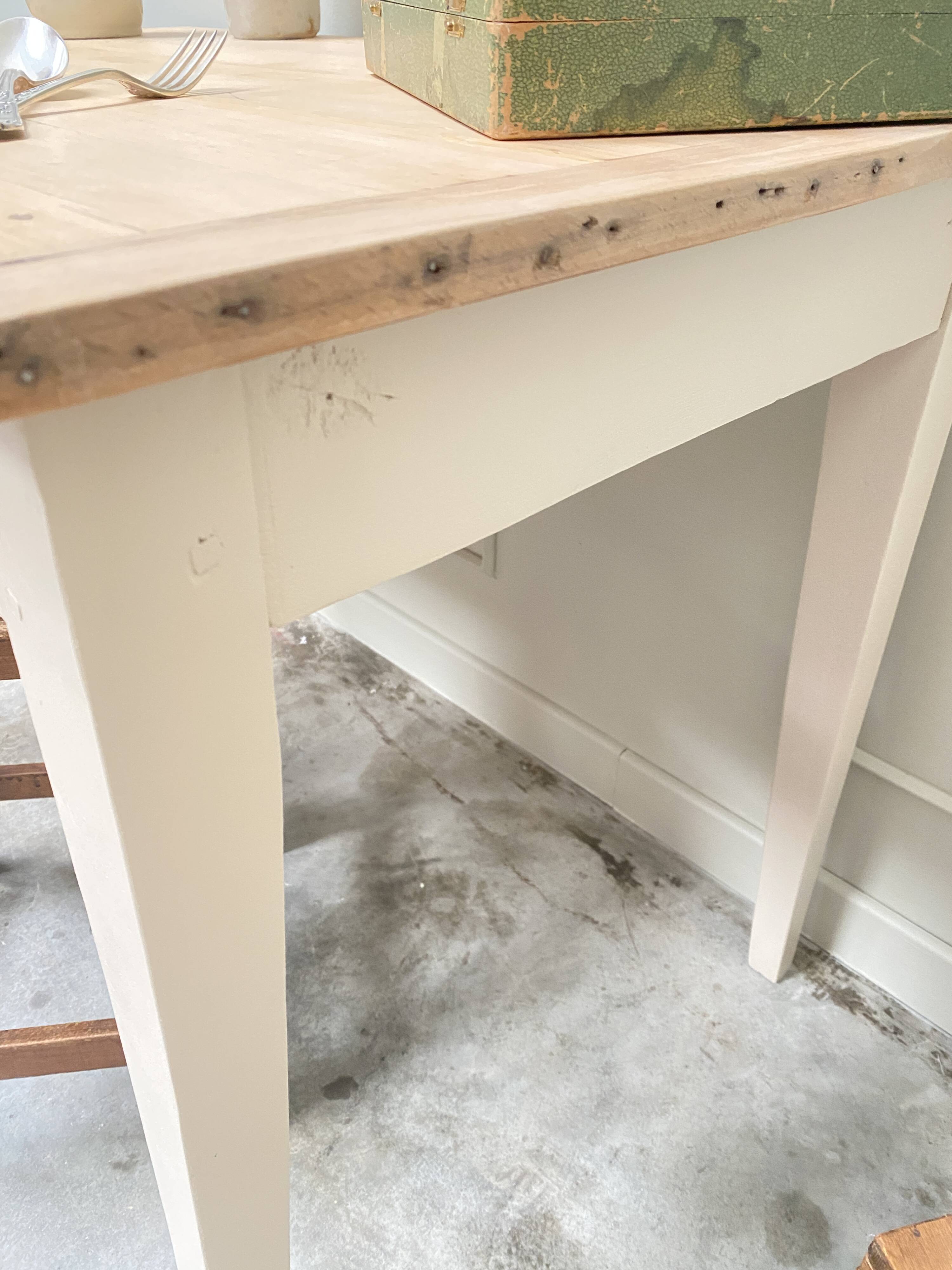 Petite table de ferme ou brureau