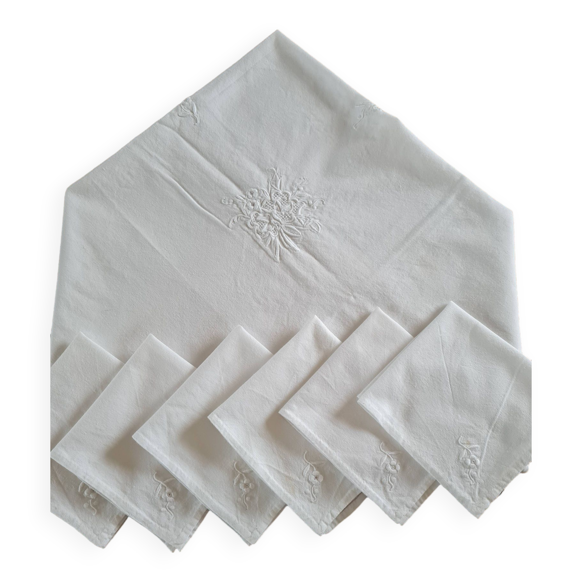 White embroidered tablecloth and 6 matching napkins