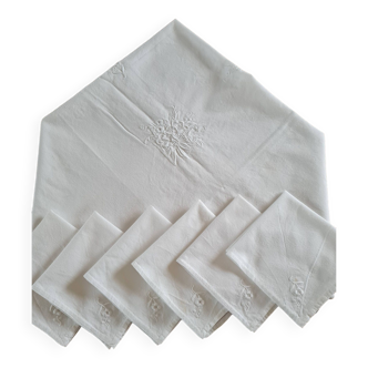 Nappe blanche brodée et 6 serviettes assorties