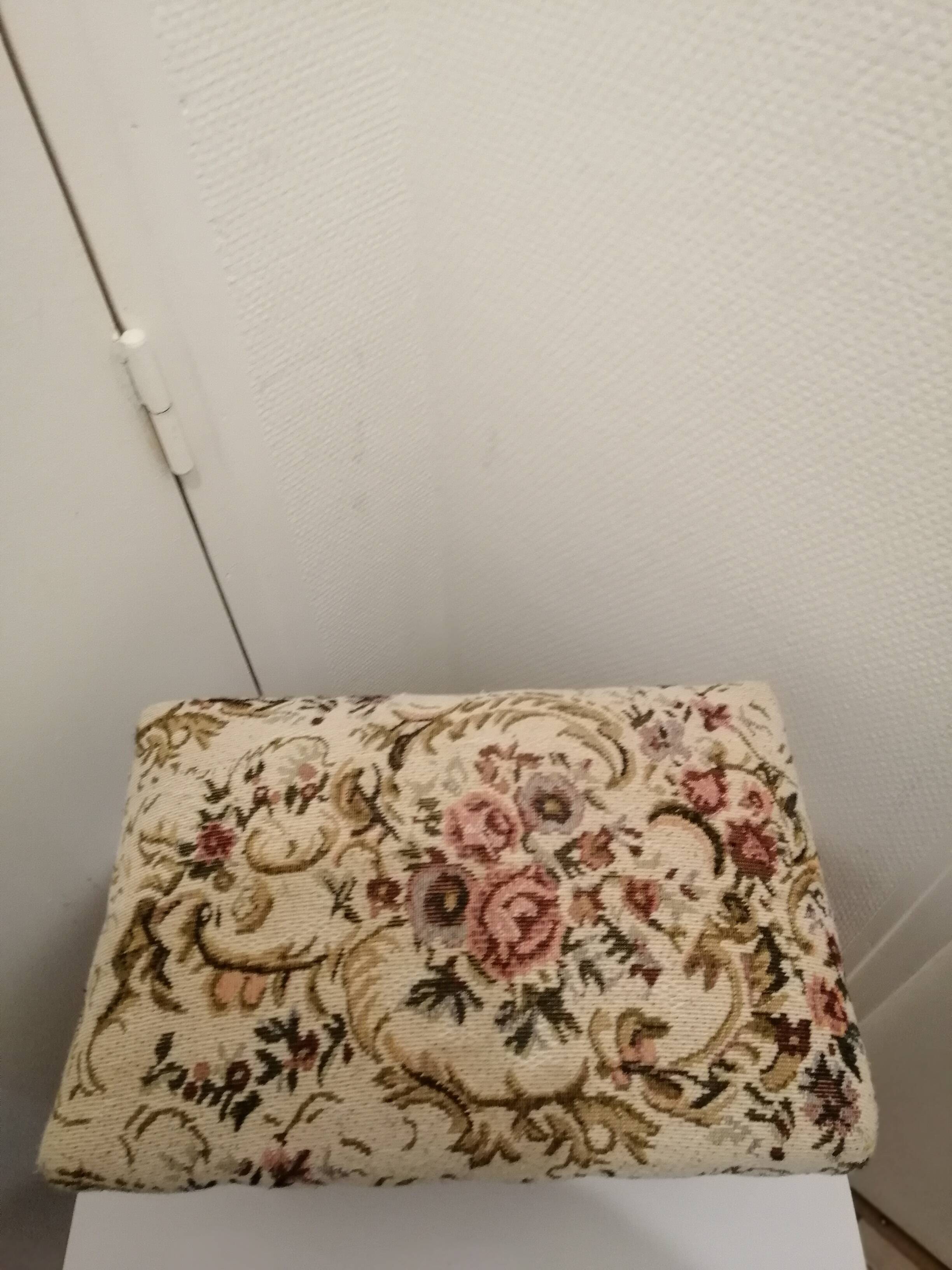 footrest in wood and fabric