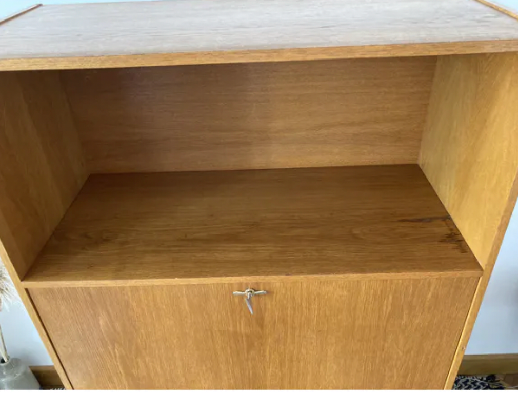 Secretary compass feet